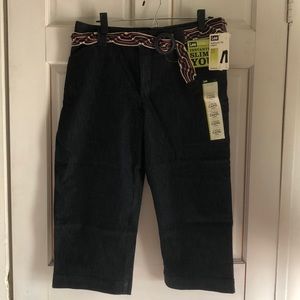 NWT Woman’s 12 Lee Capri Jeans & Belt